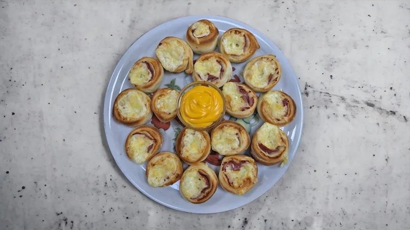 Pizzatekercs + öntet 1 Pizzatekercs + öntet